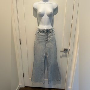 American Eagle Light Wash Super Hi Rise Flare Jean Size 14